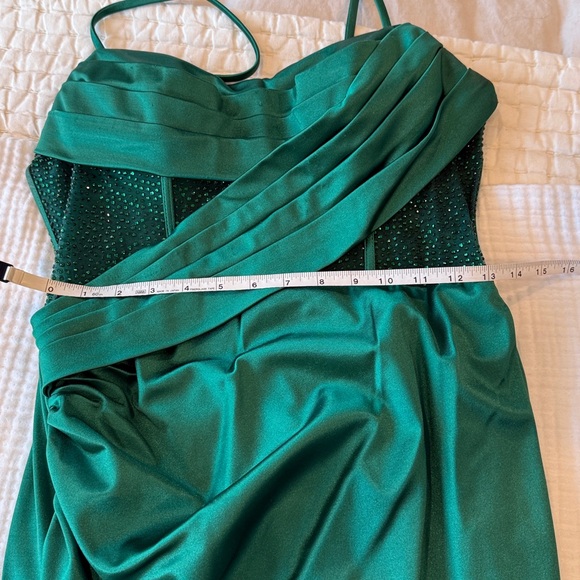 Cinderella Divine Emerald Gown
Straps have been added,can be easily removed. - Picture 7 of 7